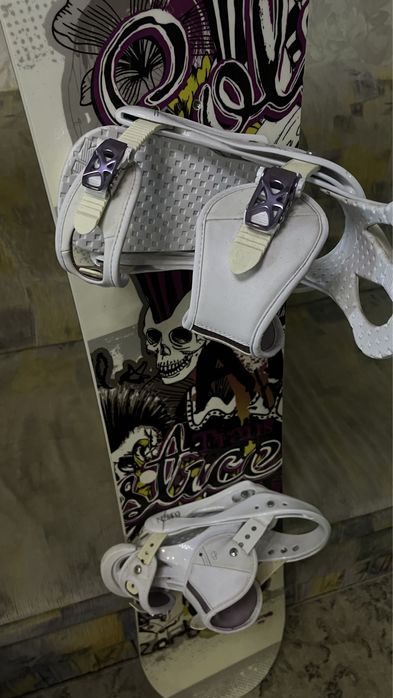 Сноуборд з кріпленням бартон