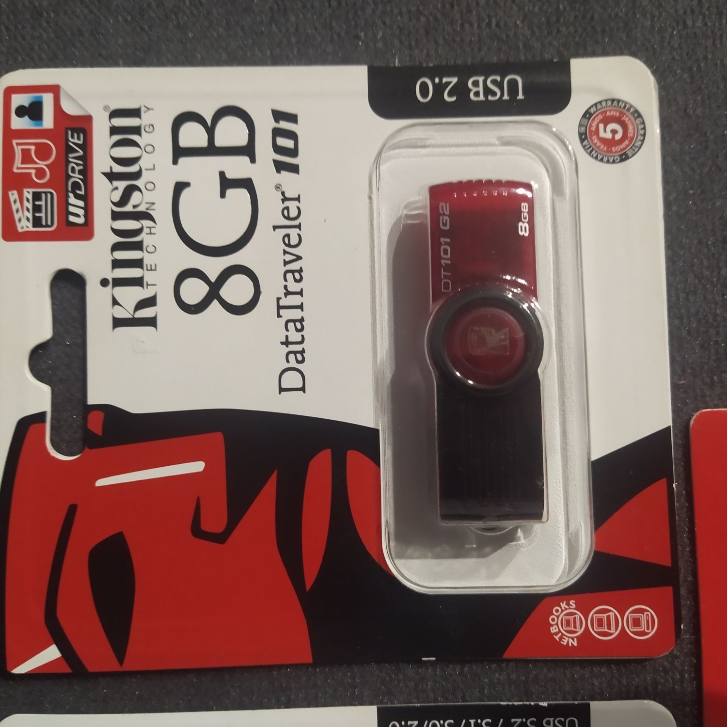 Zestaw 3 nowych pendrive'ow: ScanDisk 128 GB, Kingston 64 GB, Kingsto