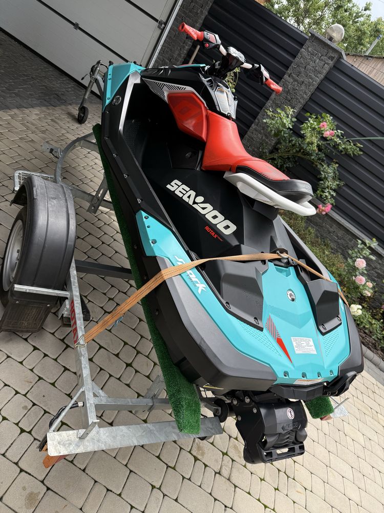 Продам гидроцикл BRP Spark Trixx.