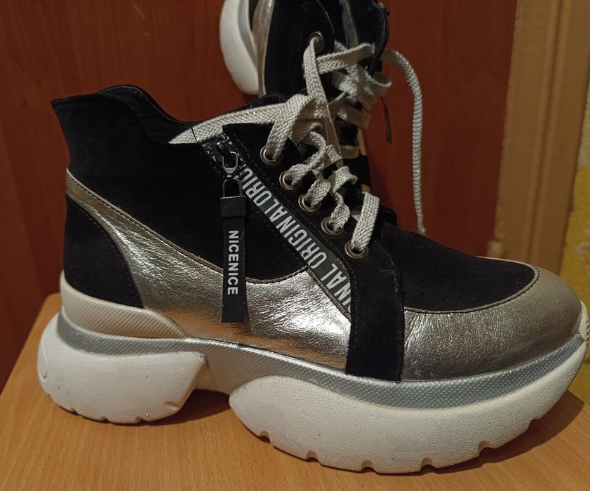 Кросівки жіночі  шкіряні