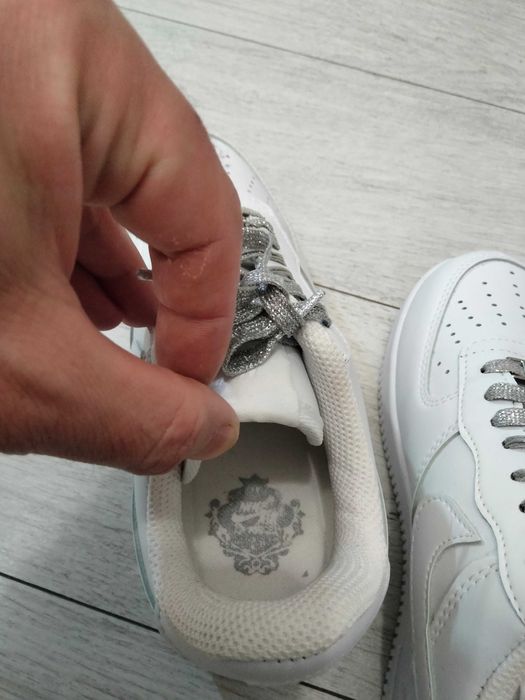 1 but prawy nowy Nike nr 40, długość wkładki 26 cm unisex