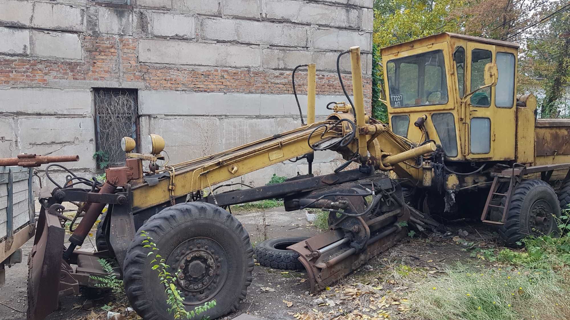 Автогрейдер ДЗ 99 , погрузчик и другое.