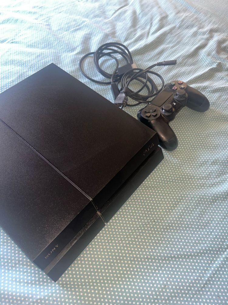 Playstation 4 500GB + comando + cabos