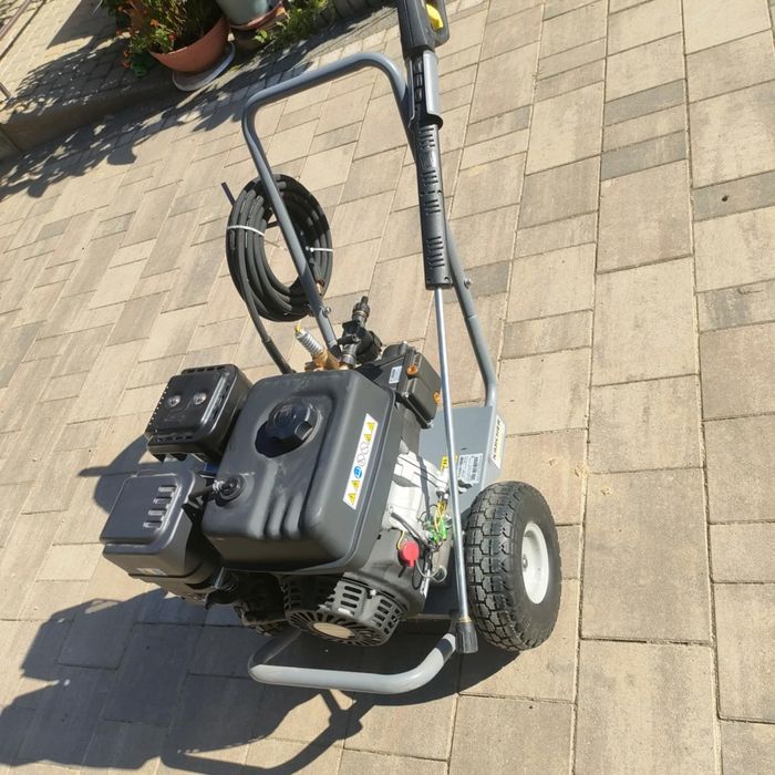 Myjka spalinowa Karcher nowa