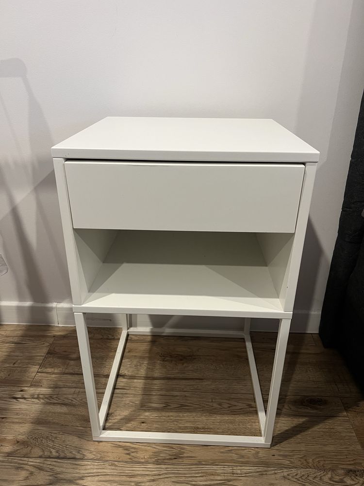 Biala szafka nocna Ikea