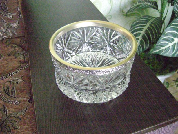 старинная хрустальная ваза конфетница СССР в обрамлении  мельхиора
