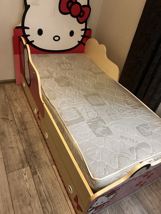 Дитяче ліжко з матрацом