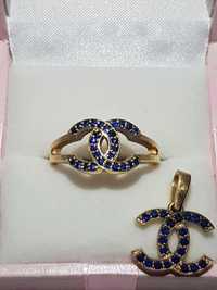 Золотое кольцо и кулон Chanel с сапфирами.