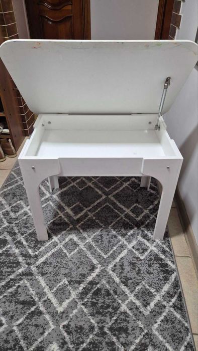 Продам стіл дитячий з стільчиком