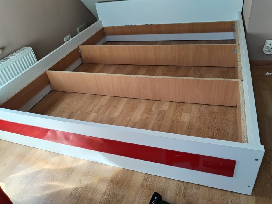 Łóżko sypialniane