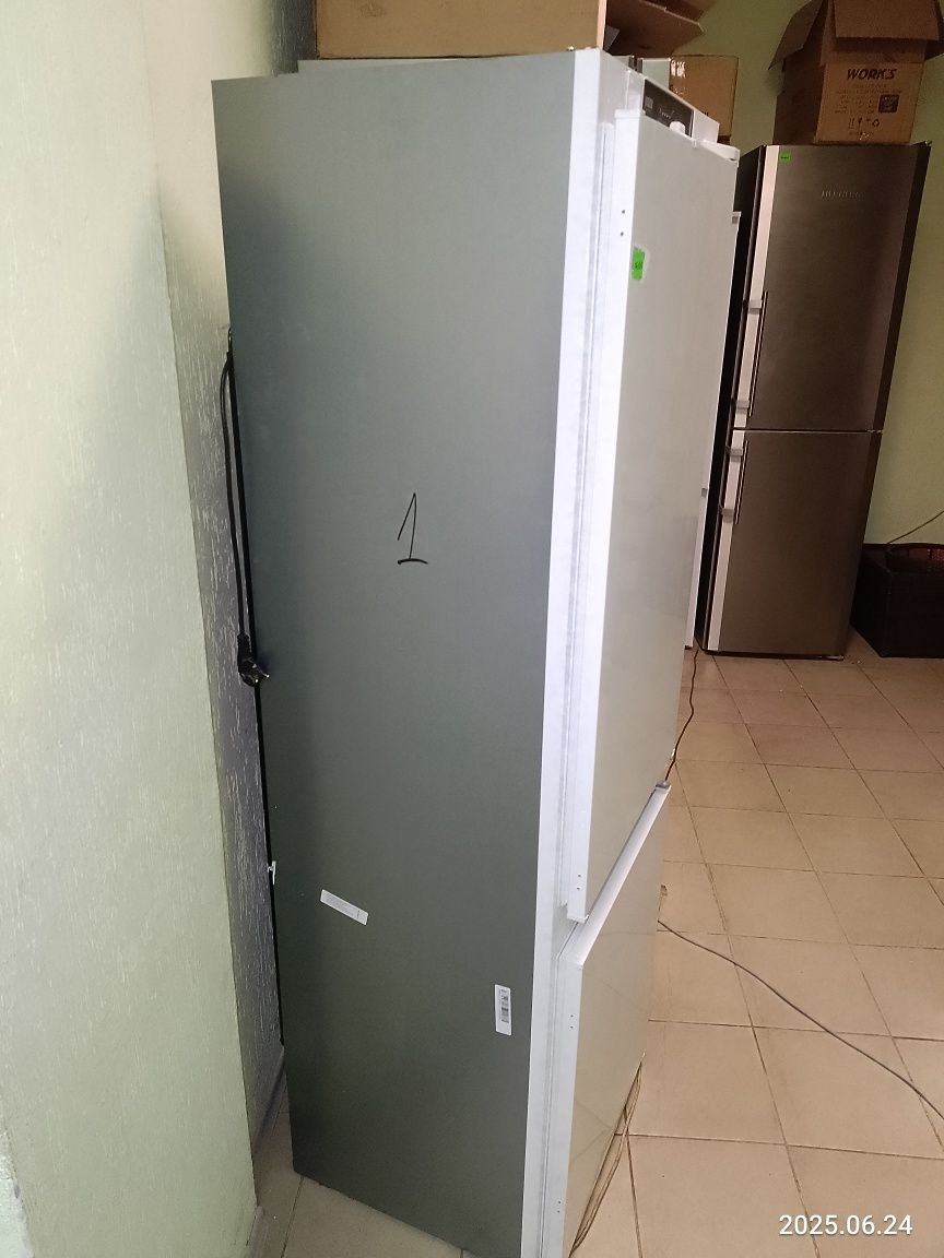 Холодильник Whirlpool WHC18 T341 та  WHC18 T311 вбудований інверторний