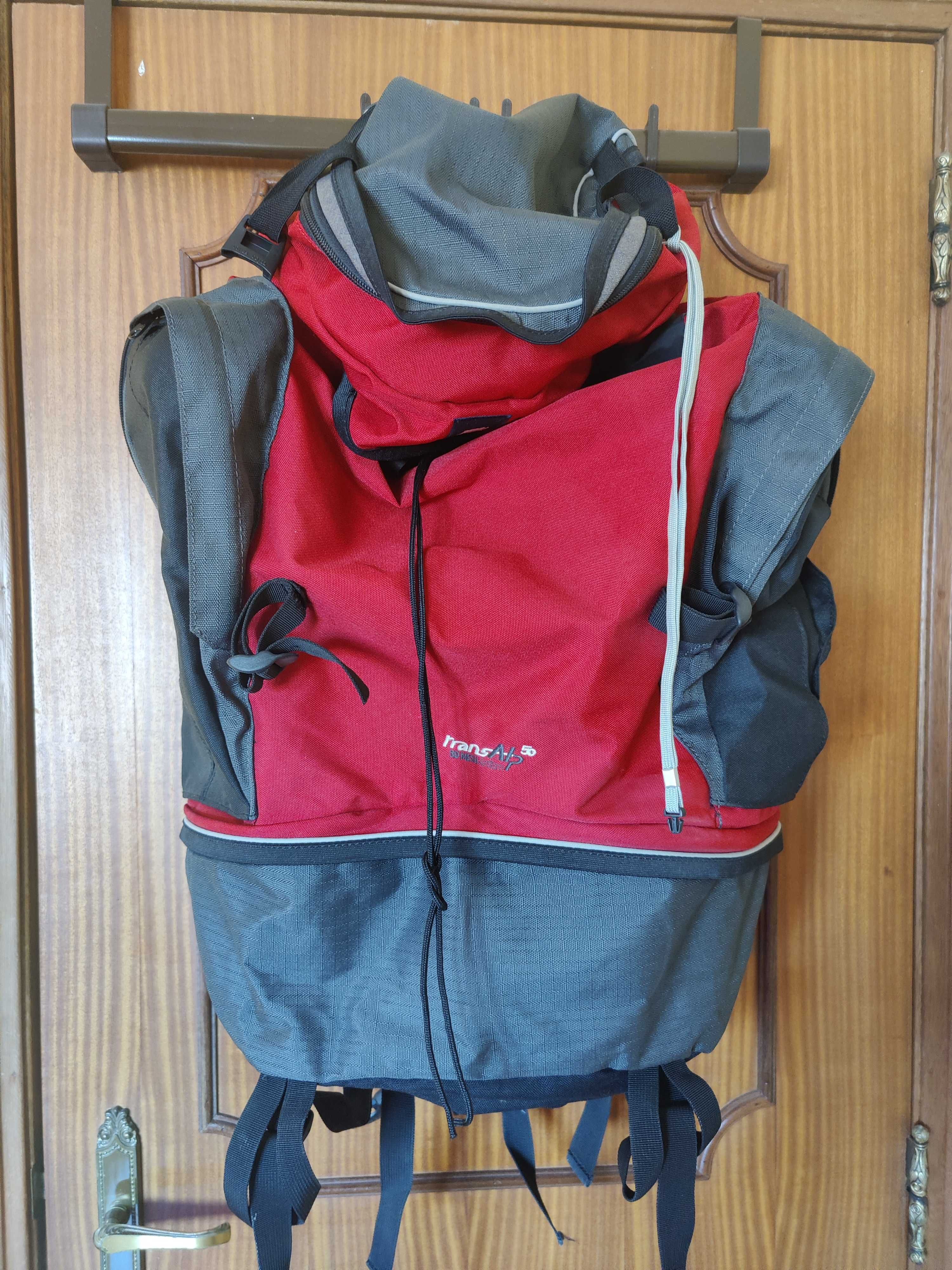 Mochila de interrail e mala de viagem