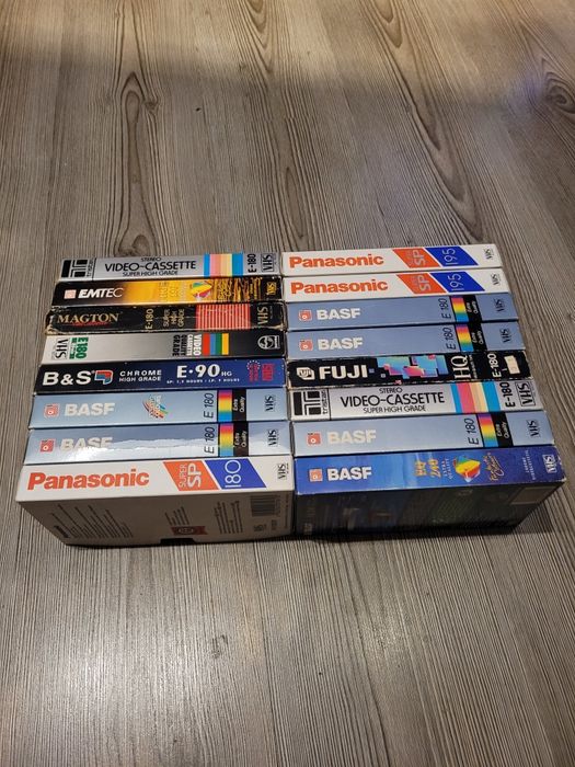 16 kaset VHS / Video za 50 zł ! Sprzęt AV . Płyty . DVD . Tanio !