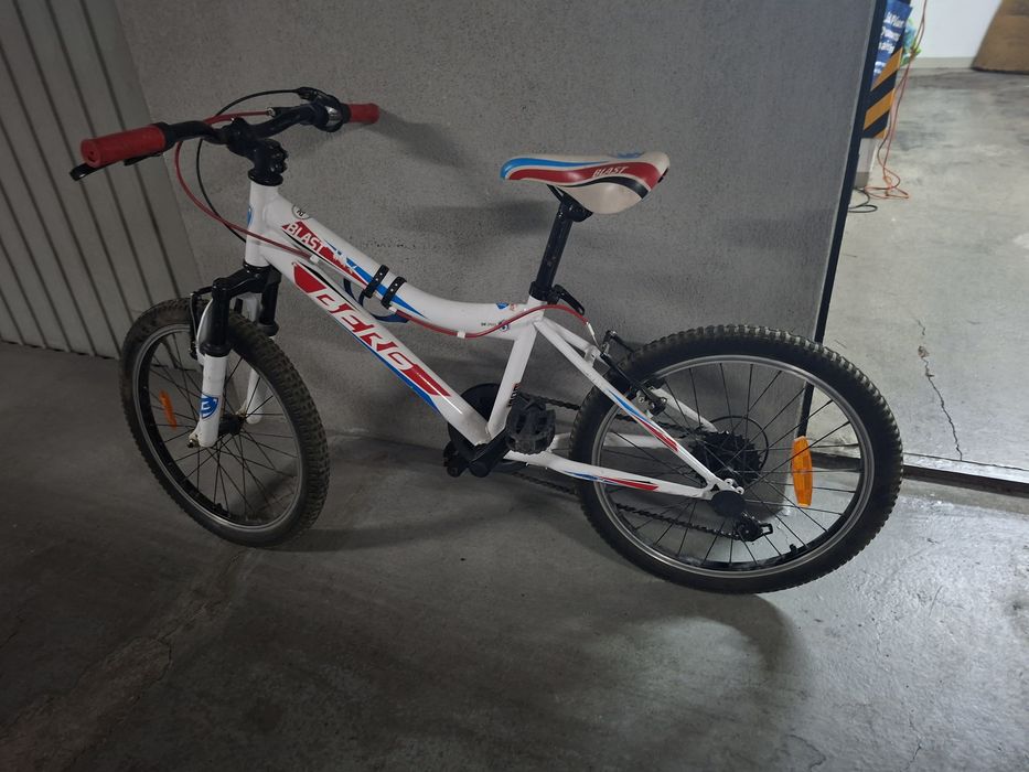 Bicicleta de criança tamanho 6 -9 anos