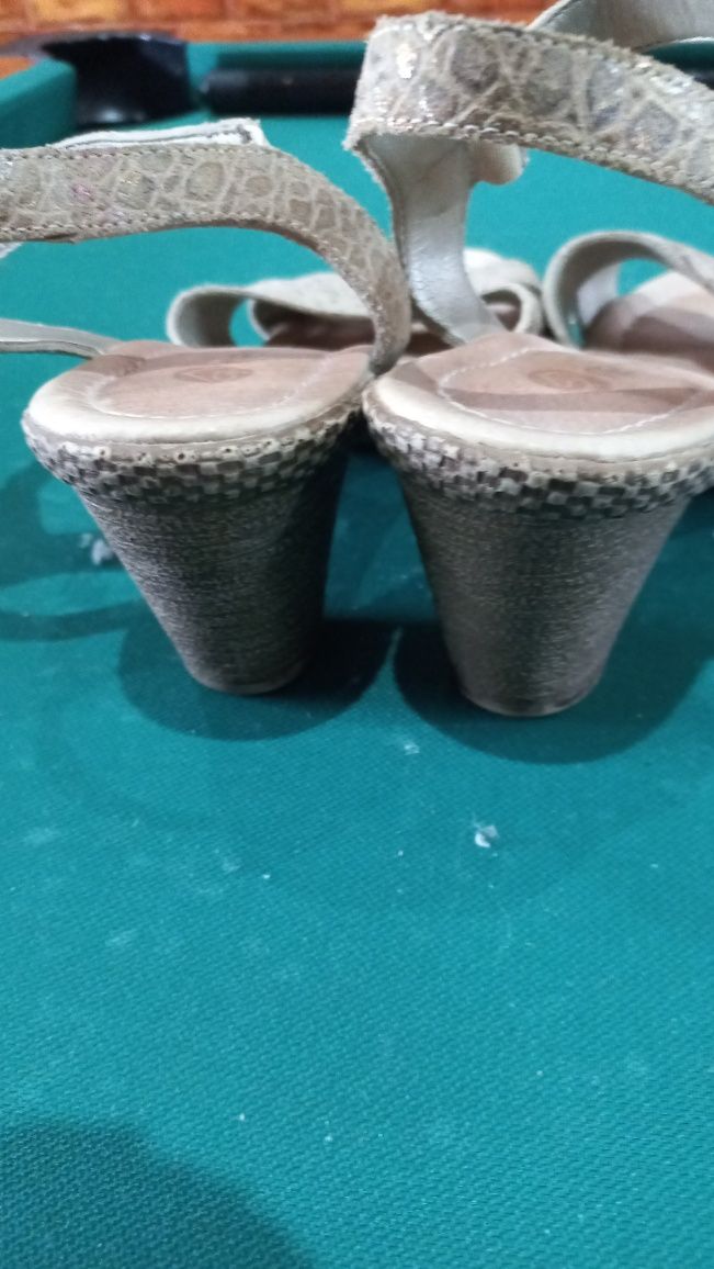 Sandały damskie skórzane,rozmiar 38, wkładka 24,5 cm, obcas 6 cm