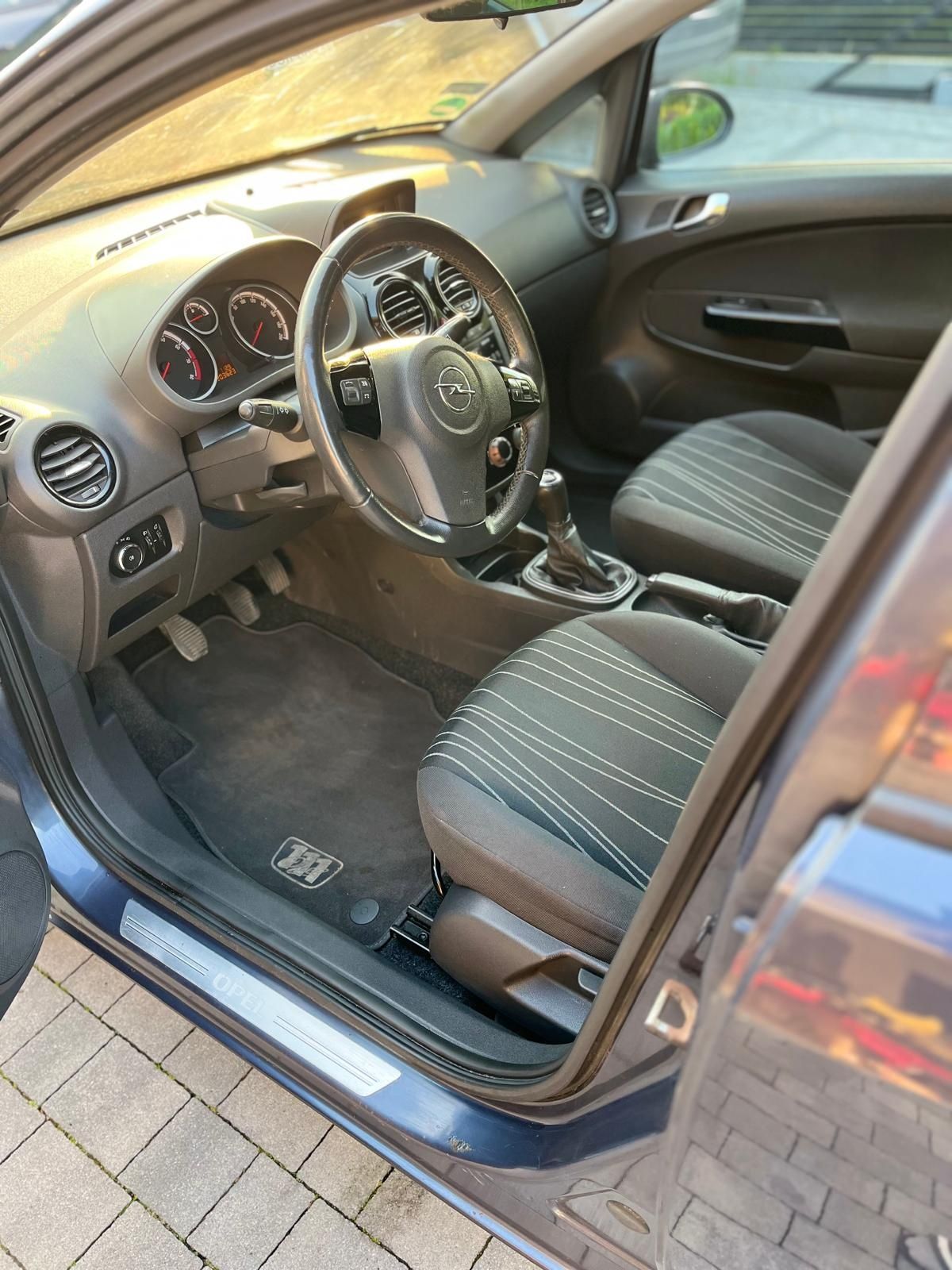 Opel Corsa 1.4 Bogata wersja 111 lat Opla