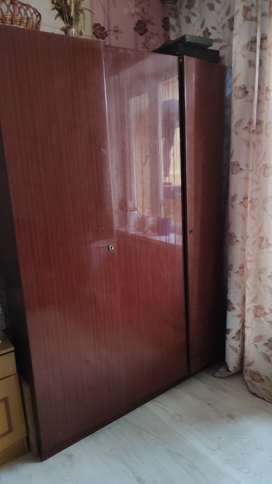 Продам меблі для дому або дачі