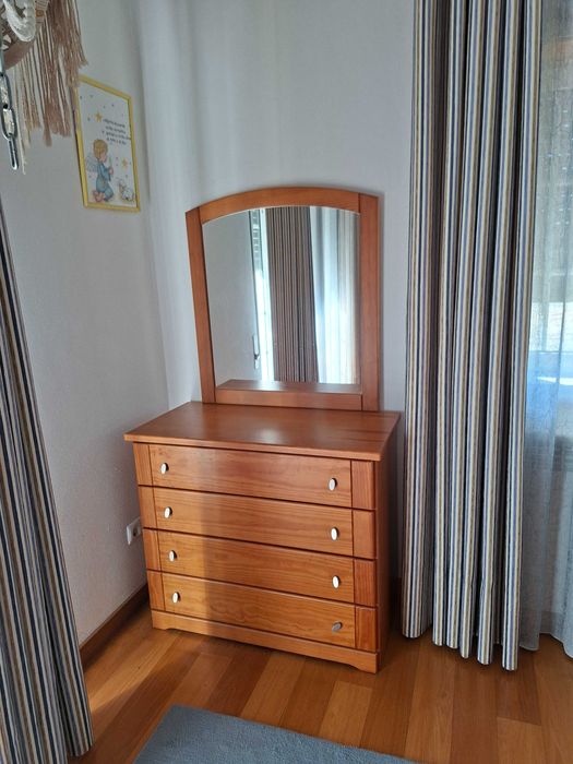 Quarto completo em madeira