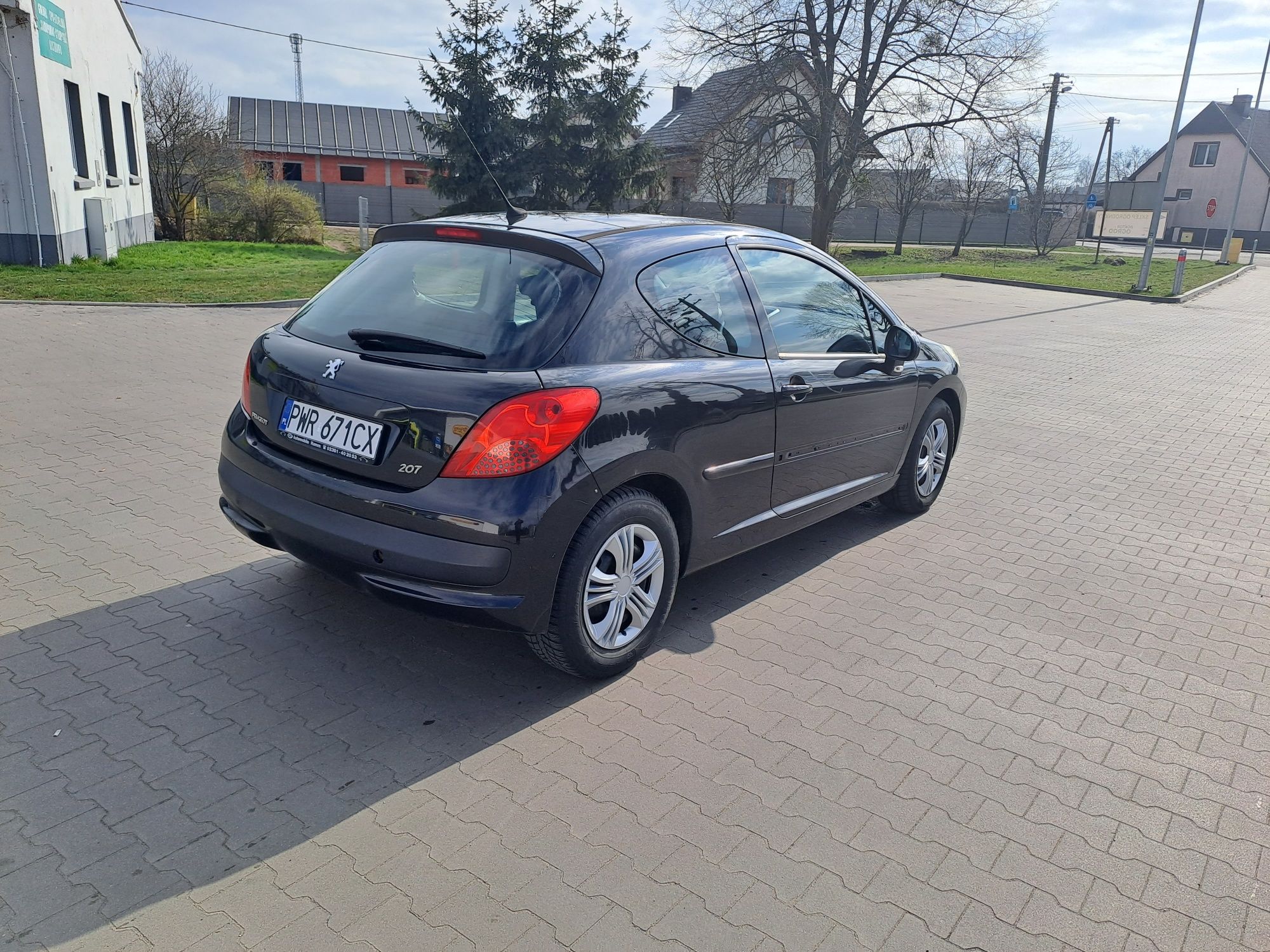 Sprzedam Peugeot 207 1.4 benzyna [Zamiana)