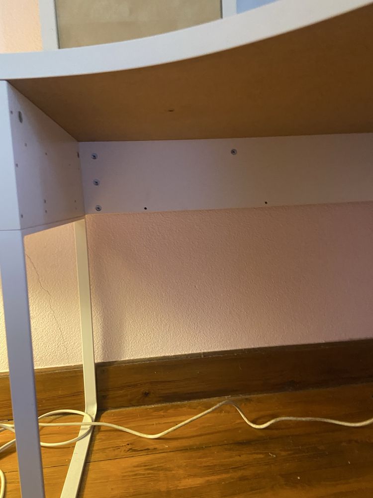 Secretaria branca de canto (ikea)
