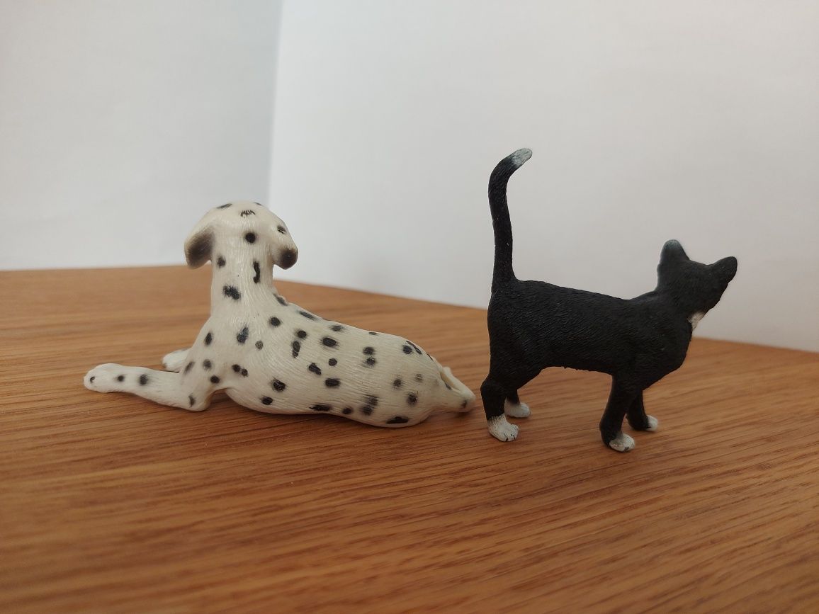 Schleich, pies i kot