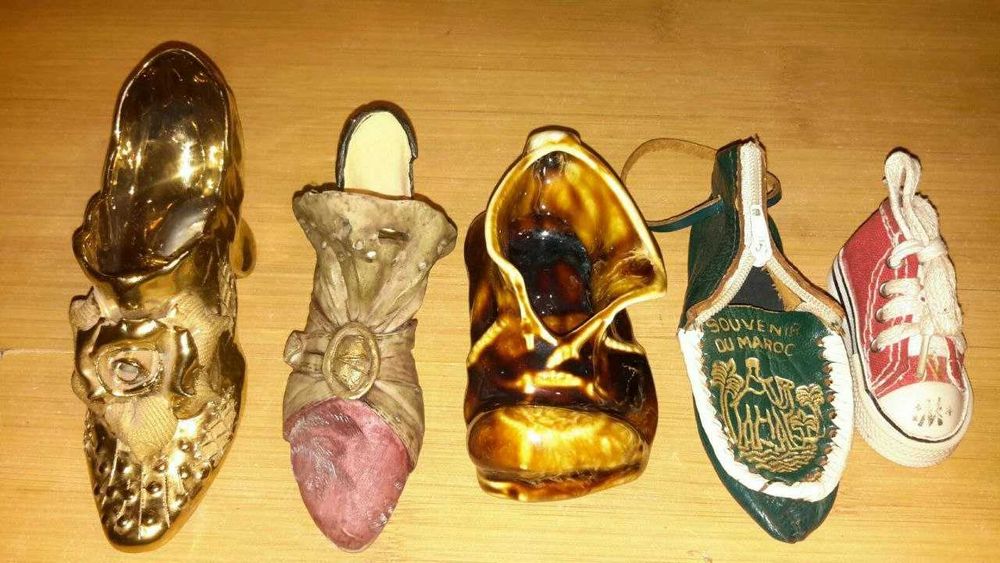 Пластикові фігурки та статуетки