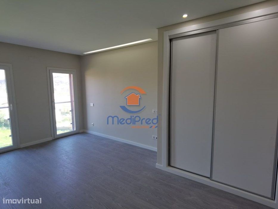 Apartamento T2, em condomínio privado, com BOX | Loures