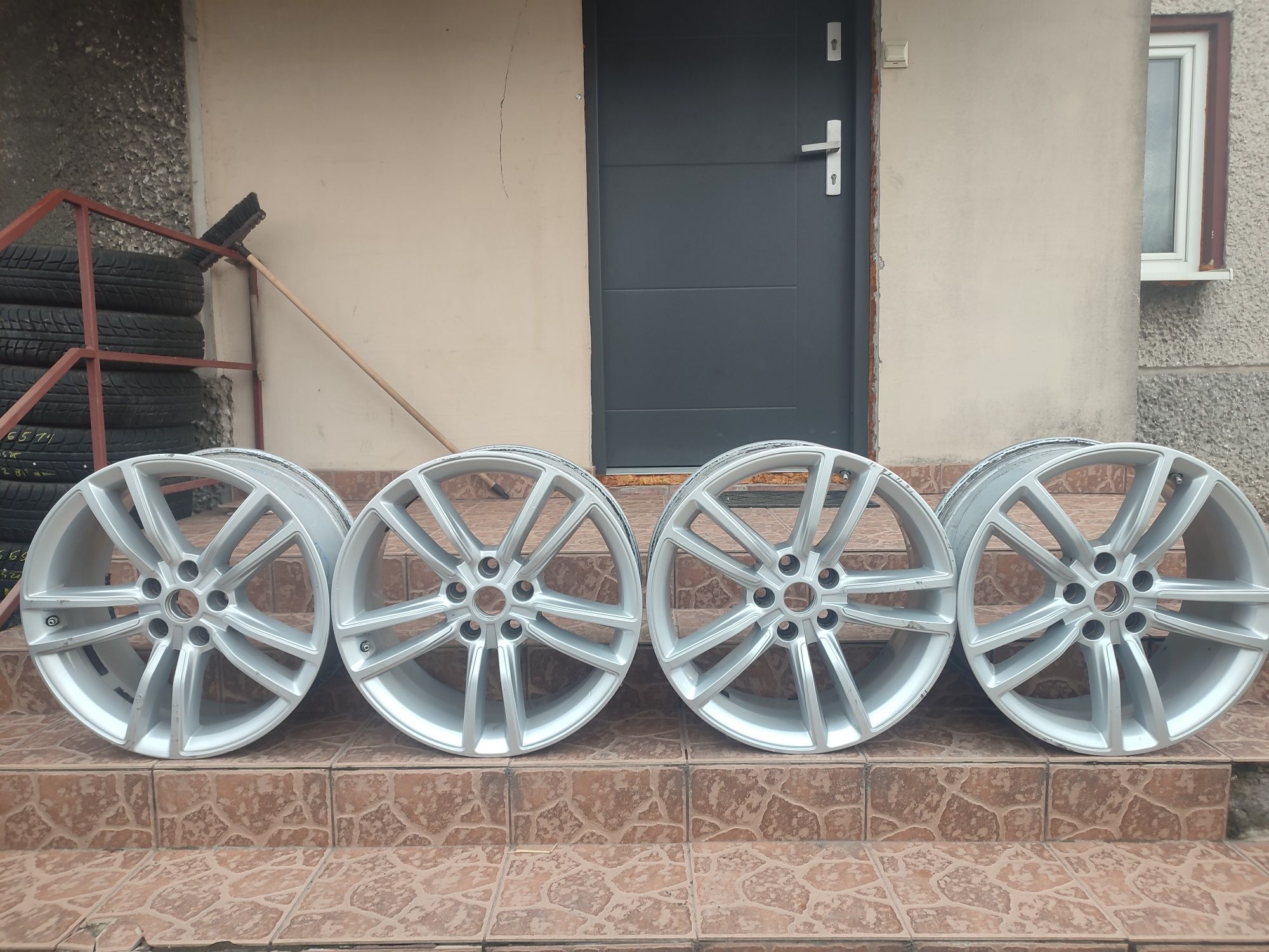 Komplet felg do Tesla 19cali 8J 5x120 Et 40 osadzenie 64.1