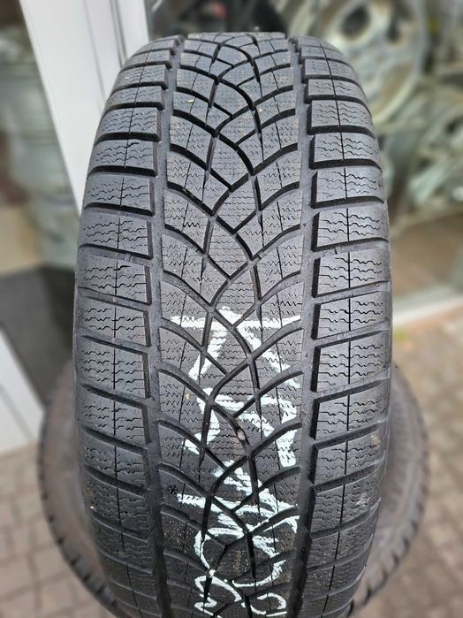 235/50R19 99V Goodyear Ultragrip performance gen-1 KZ102 K5