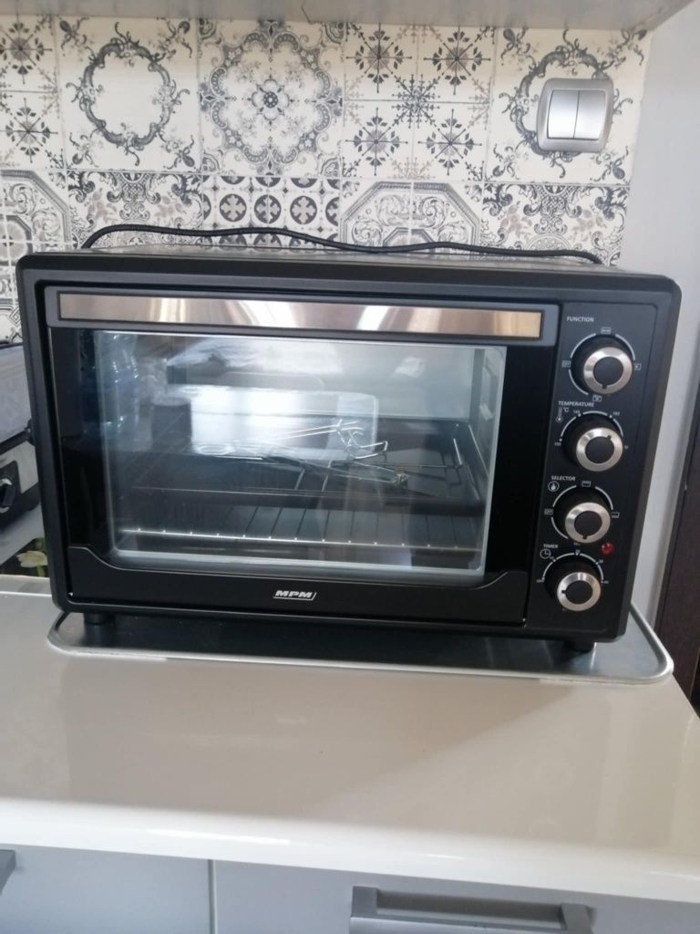 Nowy piekarnik elektryczny z funkcją termoobiegu + rożen
