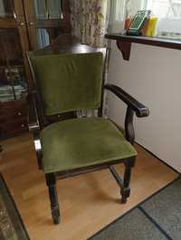 Cztery krzesła tapicerowane/ fotele