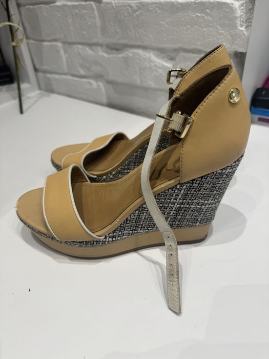 Buty na obcasie Tommy Hilfiger