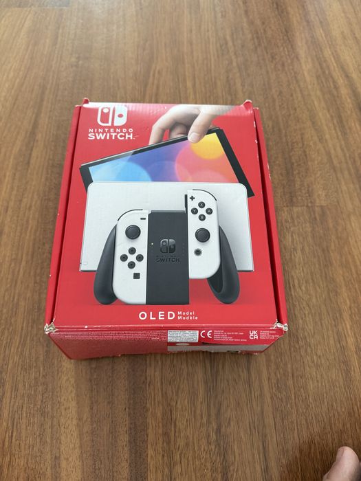 Nintendo Switch OLED + Mario Kart 8 Deluxe + Caixa Original
