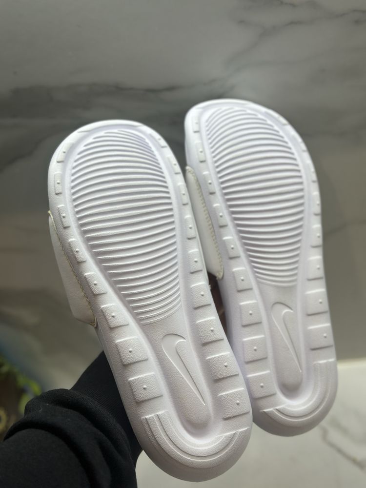 Шльопанці Nike жіночі