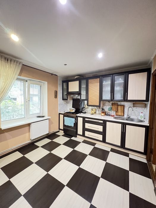 В продажу 4 к к в Варварівці з косметичним ремонтом