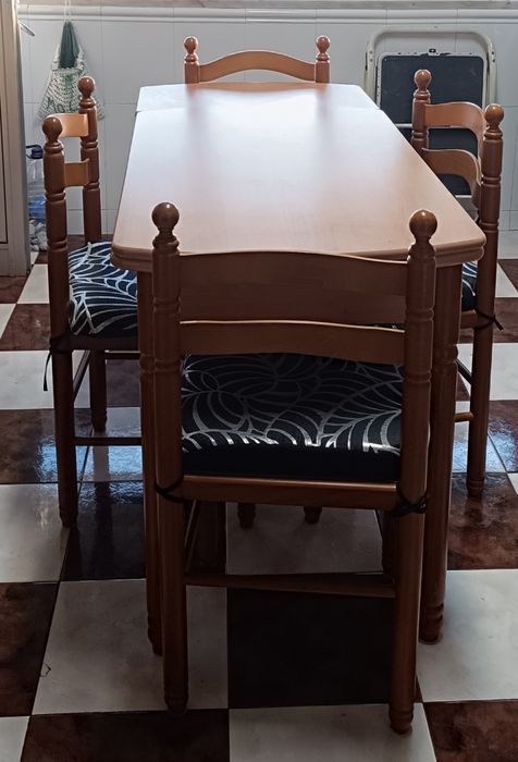 Vendo moveis de cozinha+ mesa+ 4 cadeiras