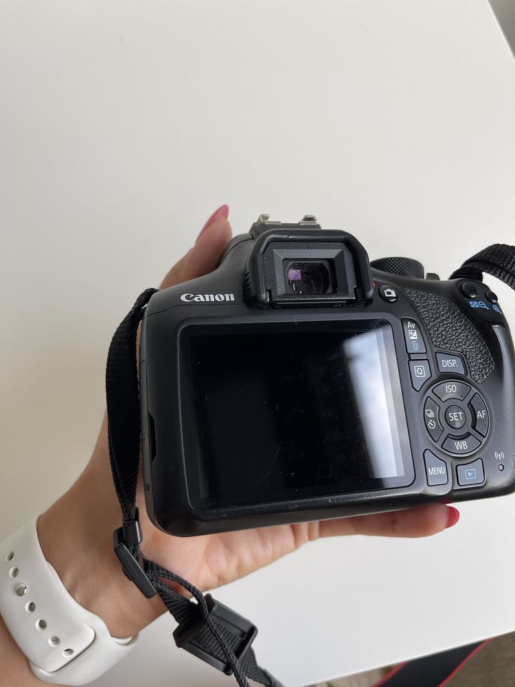 Canon EOS 1300d + lente EF-S 18-55mm f/3.5-5.6 III
