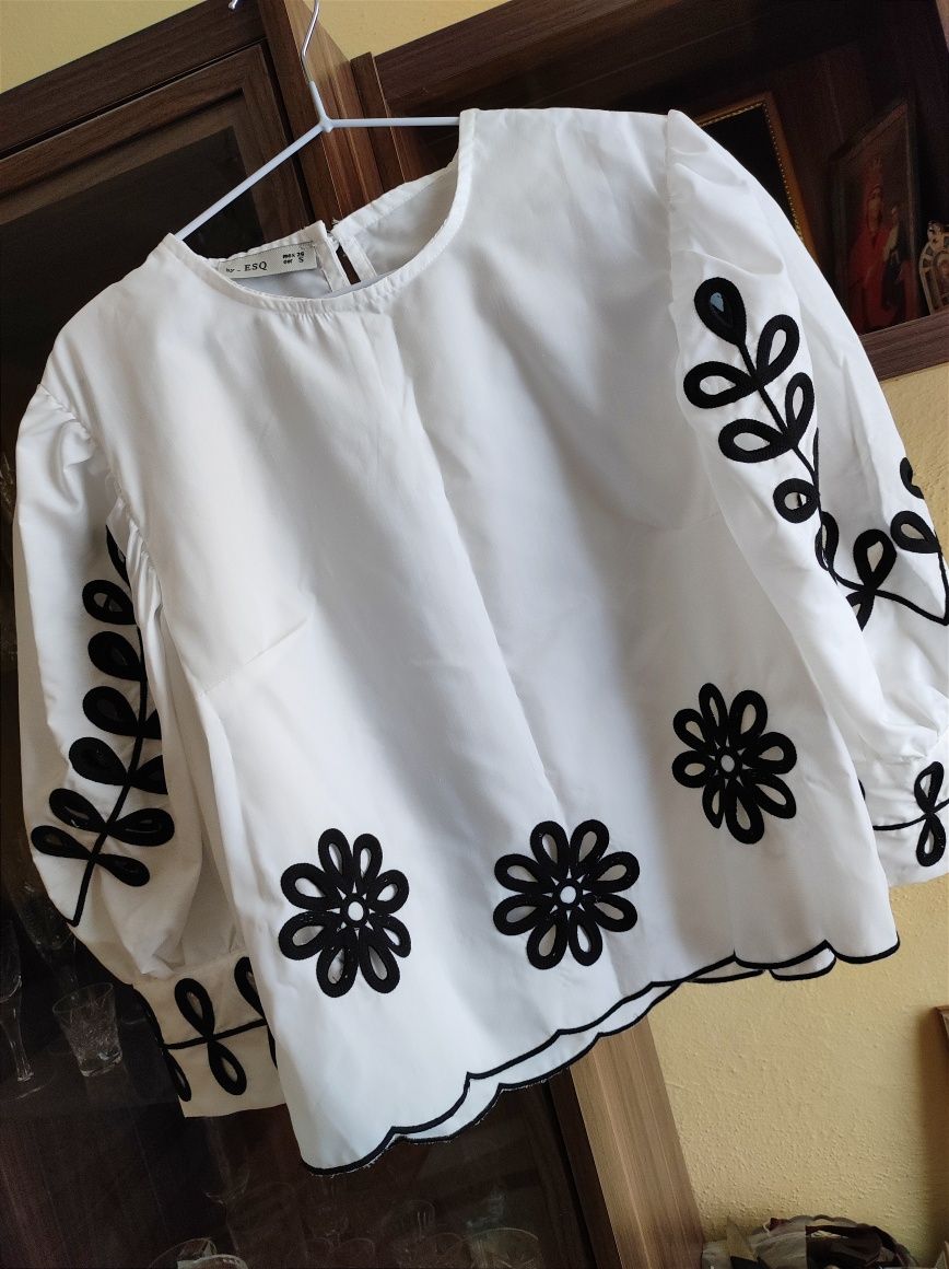 Блузка жіноча машинна вишивка квітковий принт