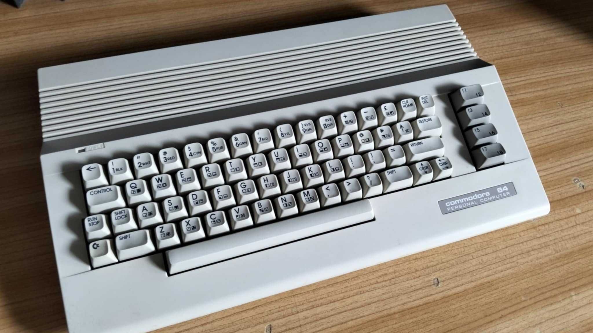 Commodore 64 C64 C64C plus zasilacz w świetnym stanie