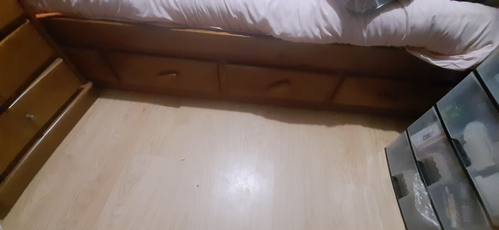 Cama de casal com gavetas
