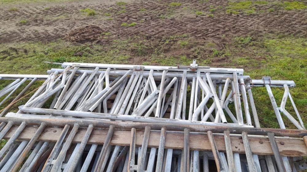 wygrodzenia bramki samozatrzaskowe dla BYDŁA