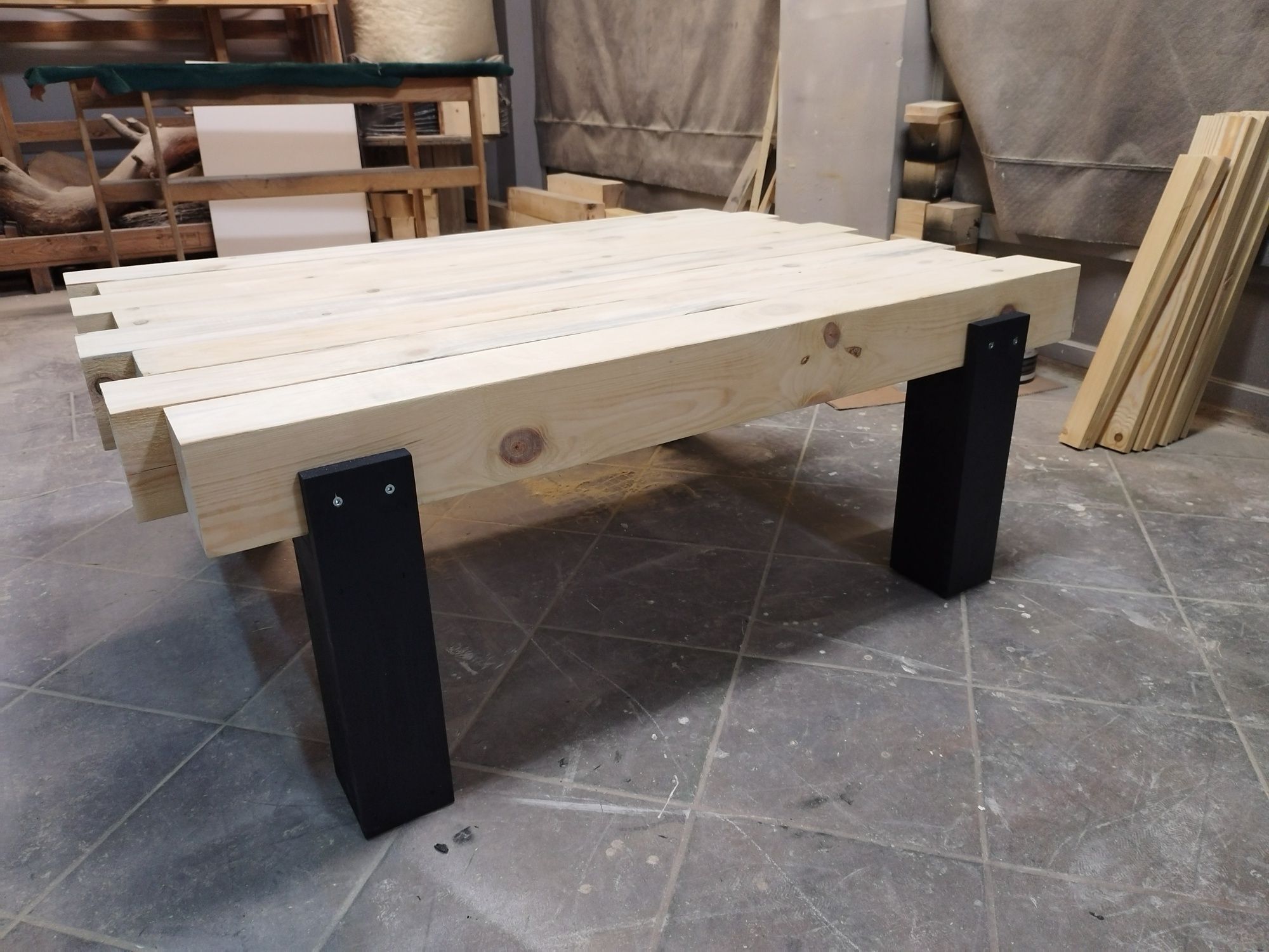 stół w stylu loft z litego drewna