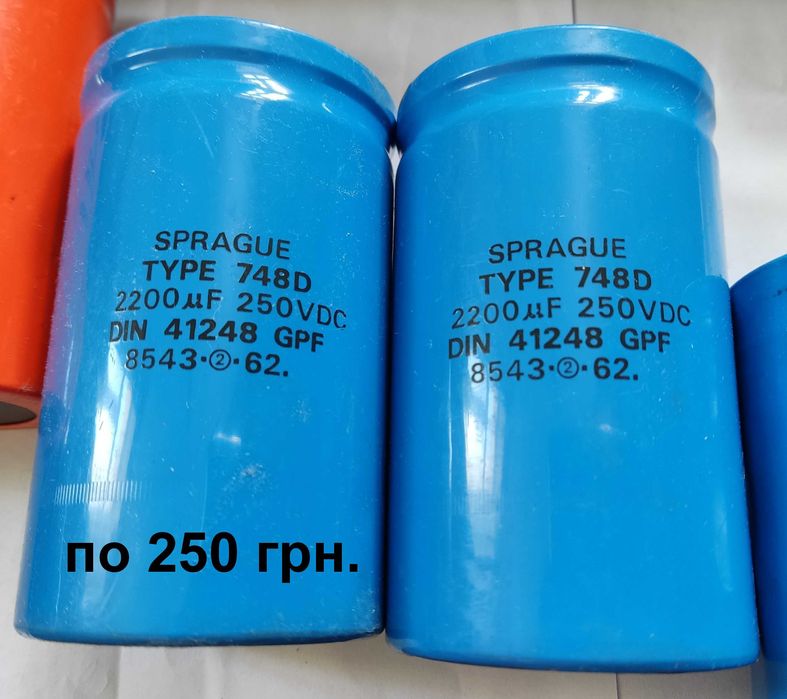 Конденсаторы F and T GERMANY 4700 х 100 В фирменные электролитические