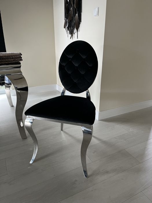 Czarne krzeslo glamour