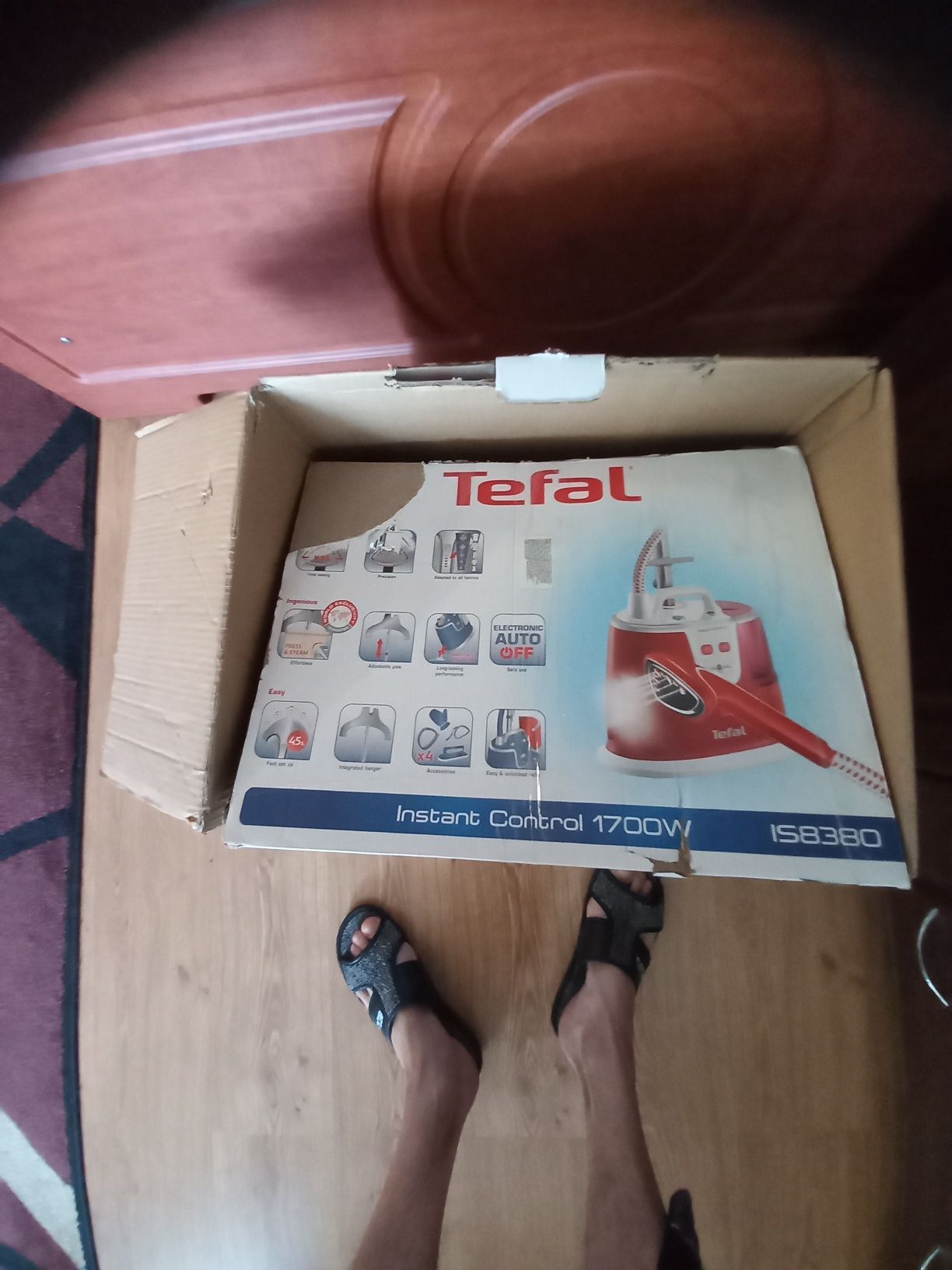 Відпарювач для одягу Tefal Is8380