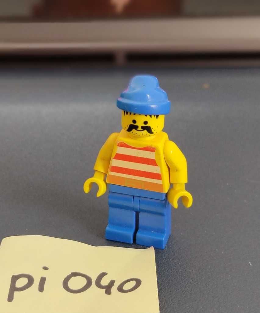 Minifigurka Lego Pirates pi042 Pirate Red / White Stripes Shirt