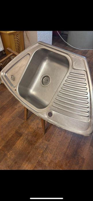 Мойка с краном в хорошем состоянии ,нержавейка