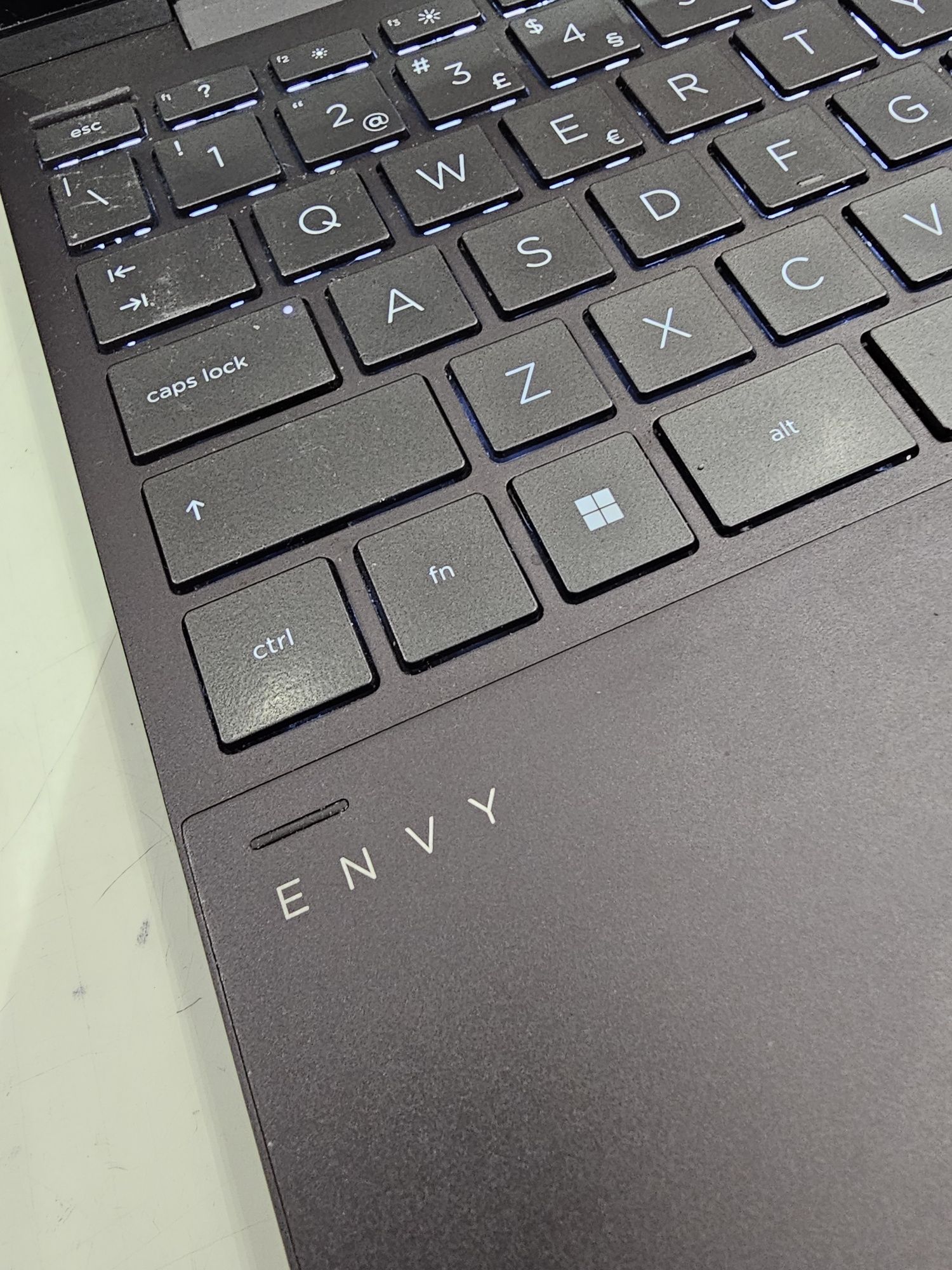 Portátil HP topo de Gama ultrabook Envy ryzen 7 16GB + 1TB SSD NVME