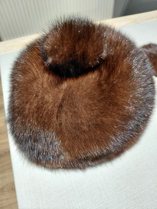 Kapelusz fuerkowy i kołnierz