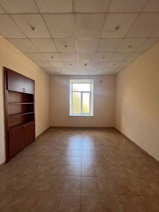 Комерційне  приміщення на жд вокзалі 215 м.кв. 100 та 115 м ка